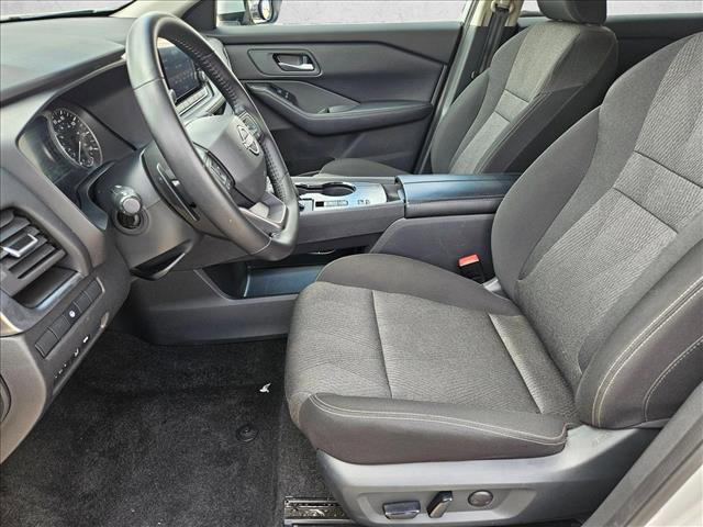 Used 2025 Nissan Rogue SV image 15