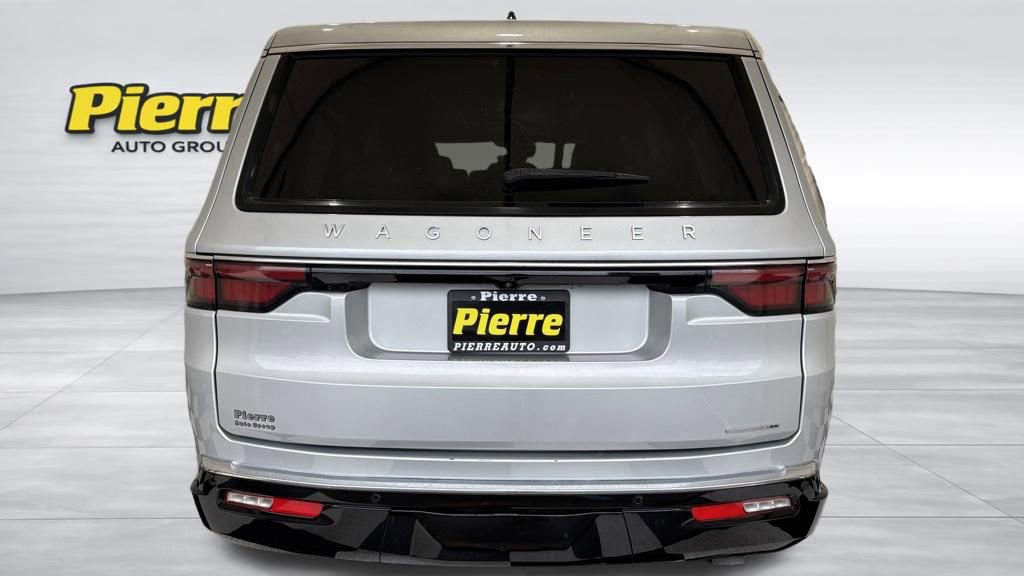 Used 2024 Jeep Wagoneer L Series II w/ Flexible Seating Group AWD/4WD image 3