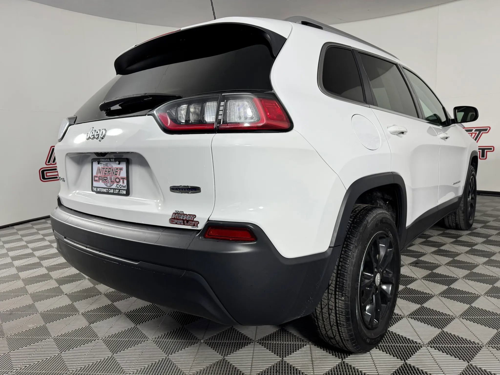 Used 2019 Jeep Cherokee Latitude w/ Cold Weather Group AWD/4WD image 27