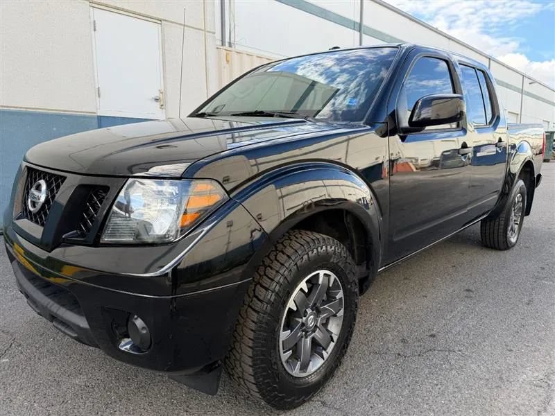 Used 2018 Nissan Frontier PRO-4X AWD/4WD image 3