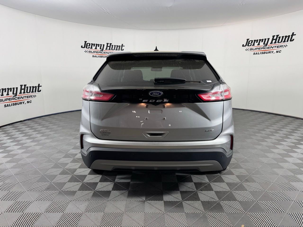 Used 2024 Ford Edge SEL image 9