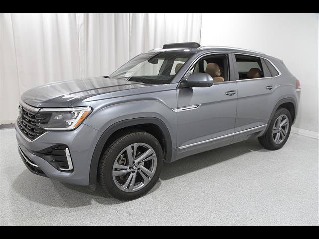 Used 2024 Volkswagen Atlas Cross Sport SEL R-Line AWD/4WD image 3