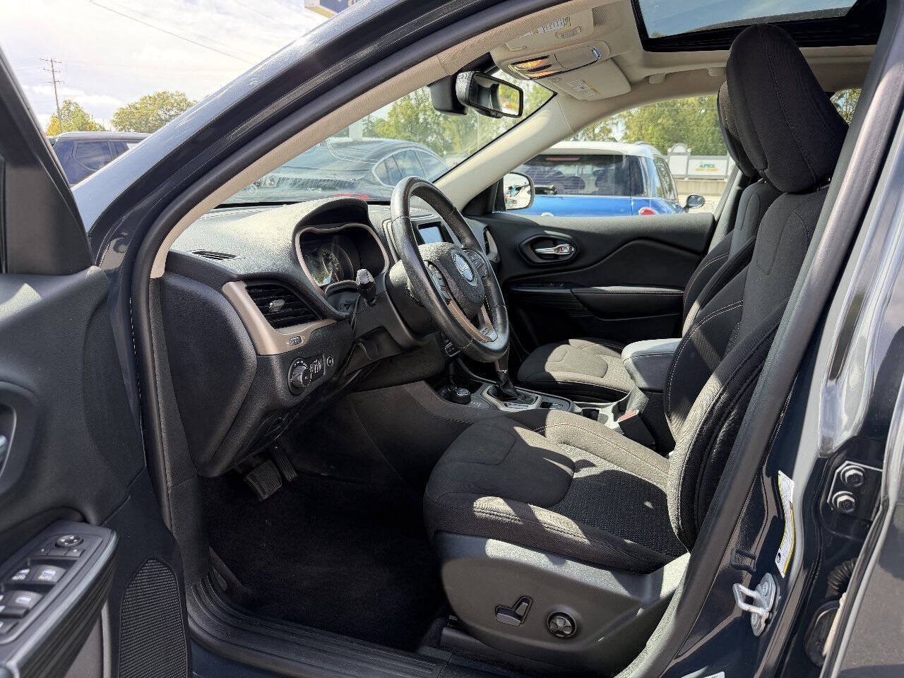 Used 2016 Jeep Cherokee 75th Anniversary AWD/4WD image 8