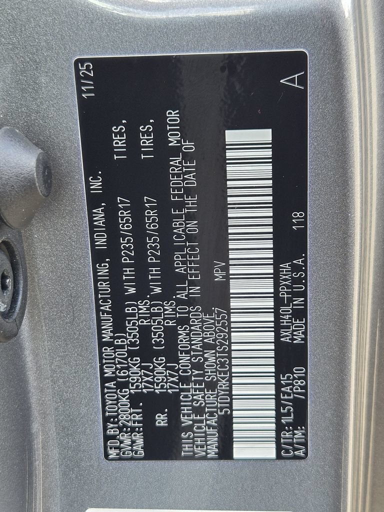 Used 2026 Toyota Sienna XLE FWD image 33