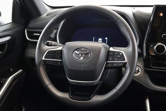 Certified 2025 Toyota Highlander XSE AWD/4WD image 16
