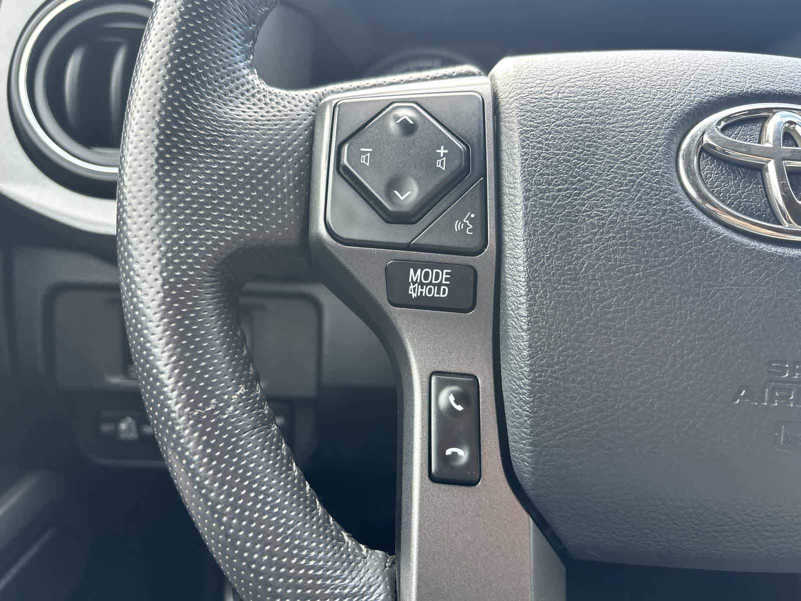 Used 2018 Toyota Tacoma TRD Off-Road image 14