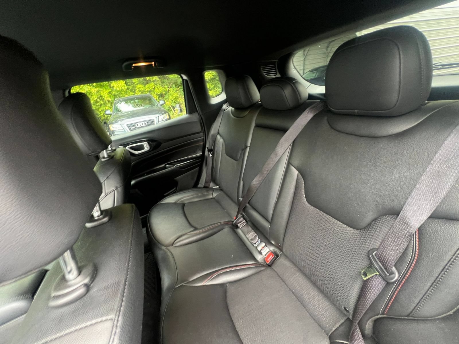 Used 2025 Jeep Compass Trailhawk AWD/4WD image 32