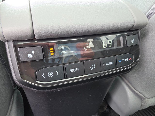 Used 2023 Toyota Highlander Platinum AWD/4WD image 26