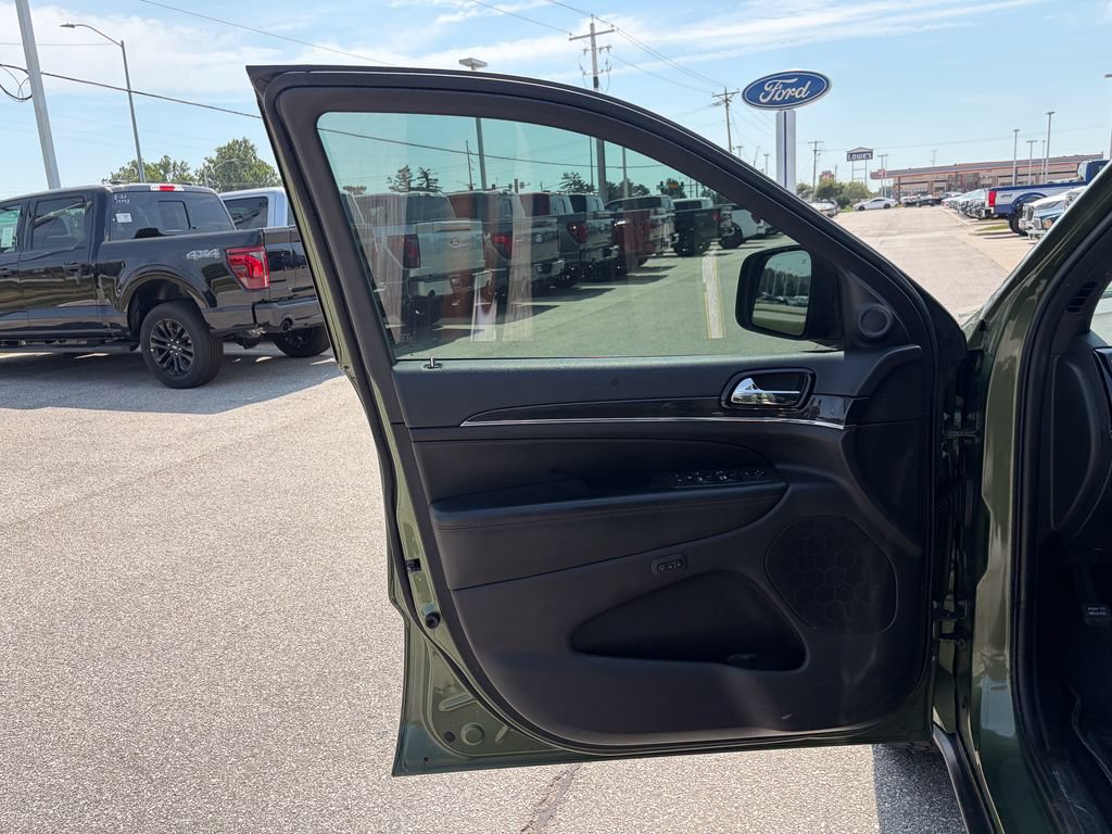 Used 2021 Jeep Grand Cherokee Trailhawk AWD/4WD image 11
