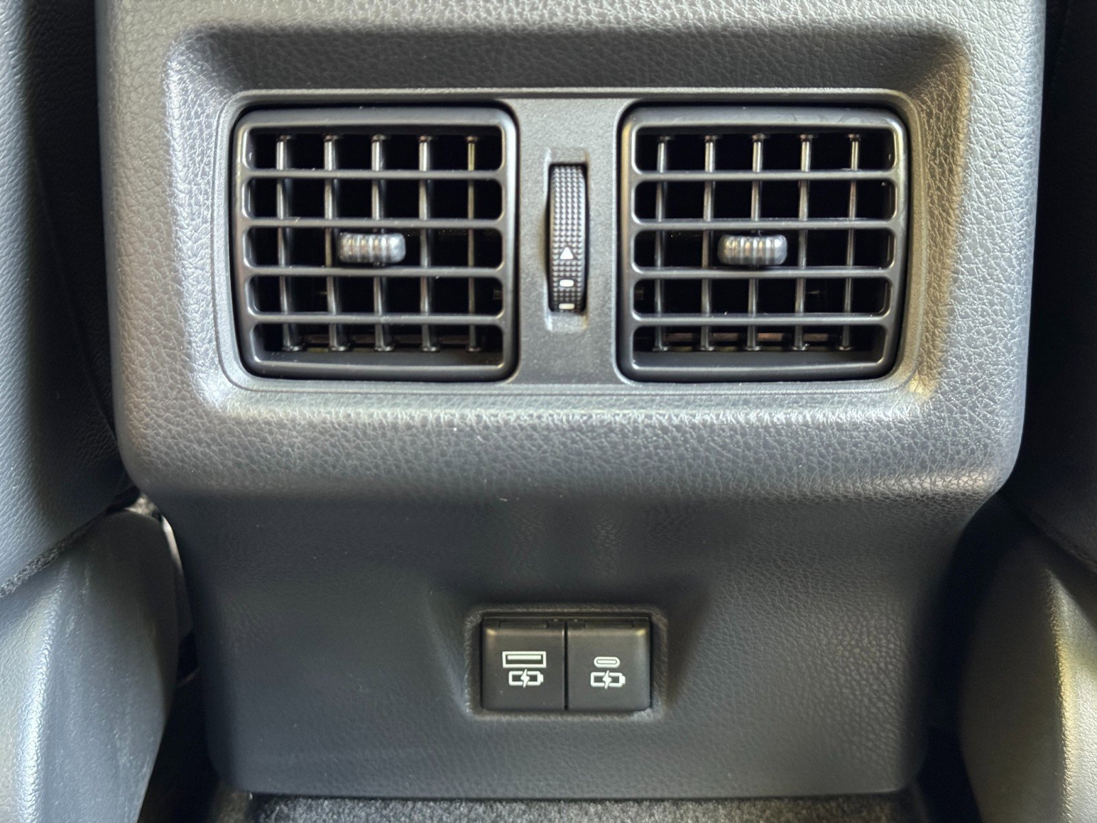 Used 2025 Toyota Camry SE image 34