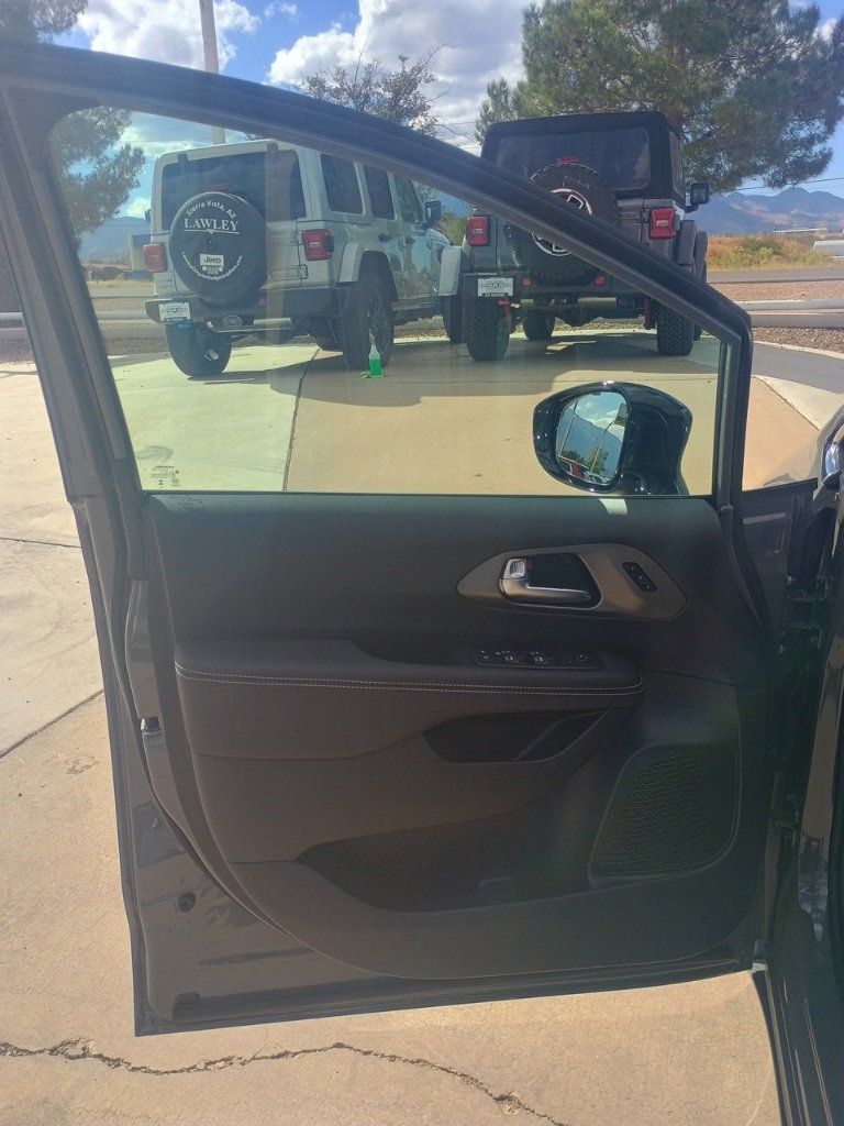 New 2025 Chrysler Pacifica Select image 14