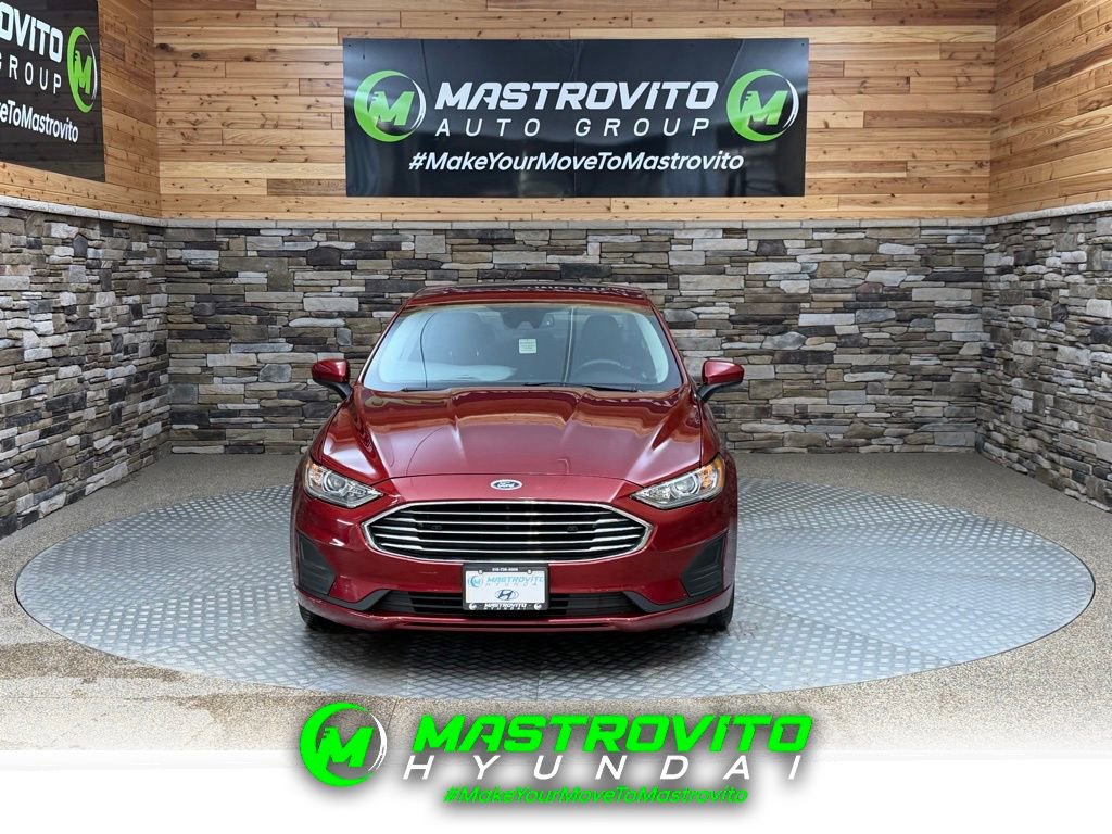 Used 2019 Ford Fusion SE image 1