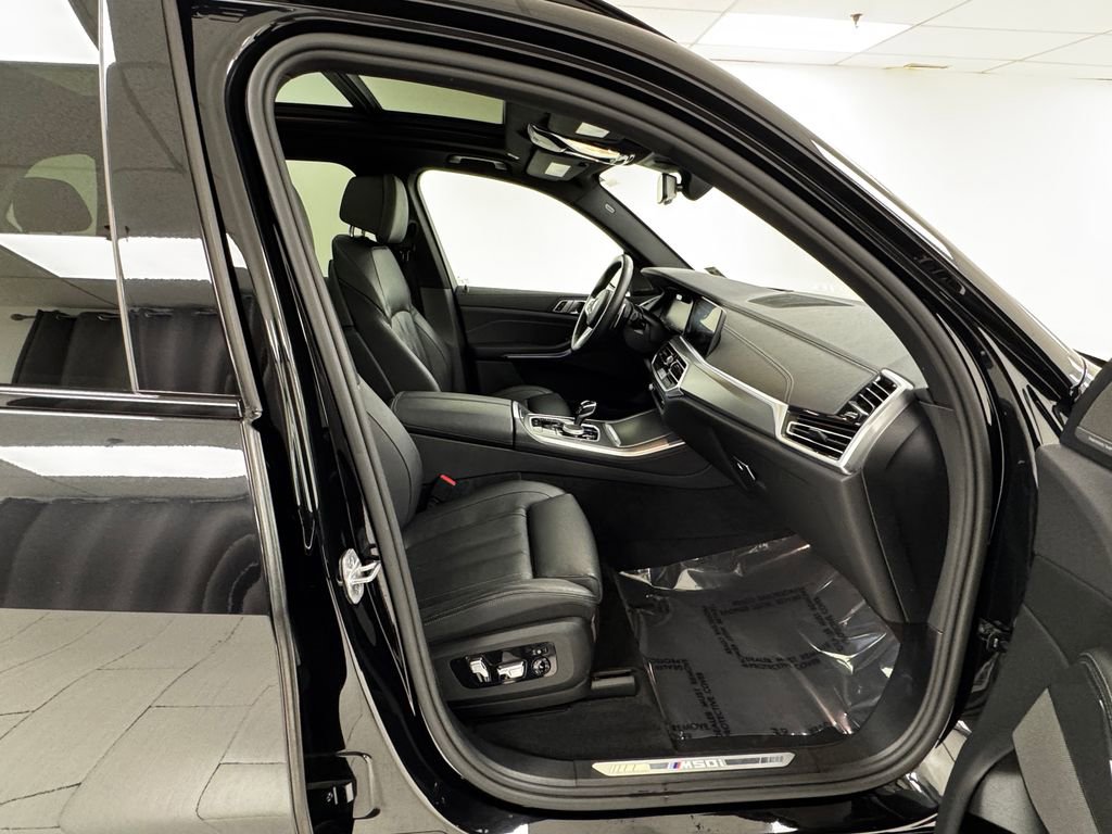 Used 2021 BMW X5 M50i image 13