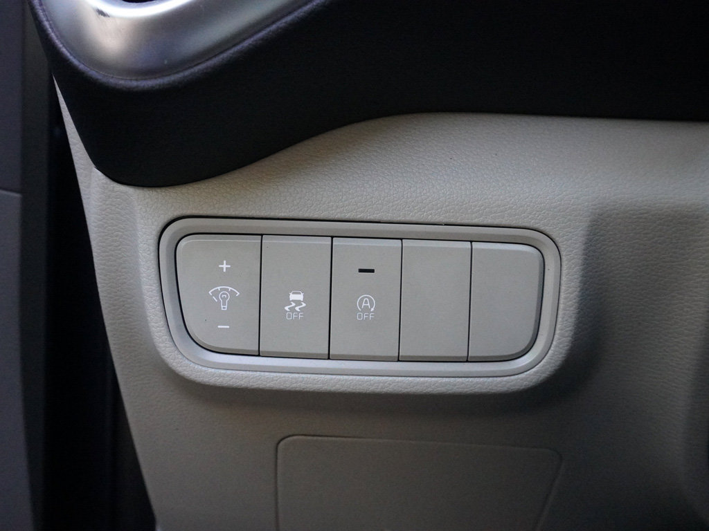 Used 2025 Kia Soul LX w/ LX Technology Package FWD image 32