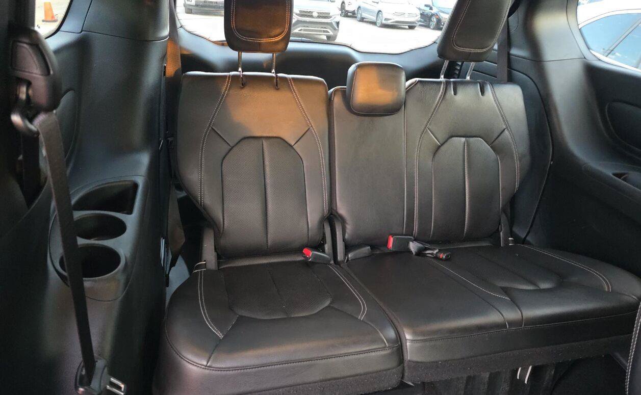 Used 2022 Chrysler Pacifica Touring-L w/ S Appearance Package FWD image 5
