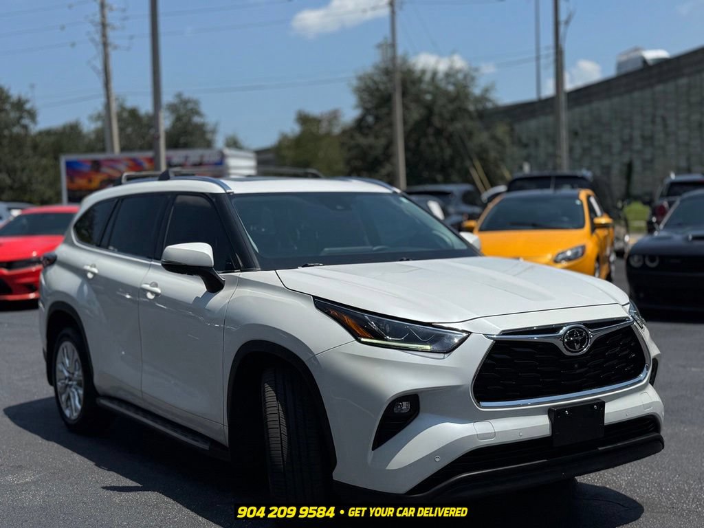 Used 2021 Toyota Highlander Limited FWD image 10