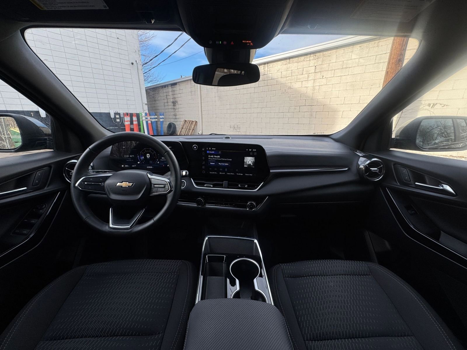 Used 2025 Chevrolet Equinox LT image 32