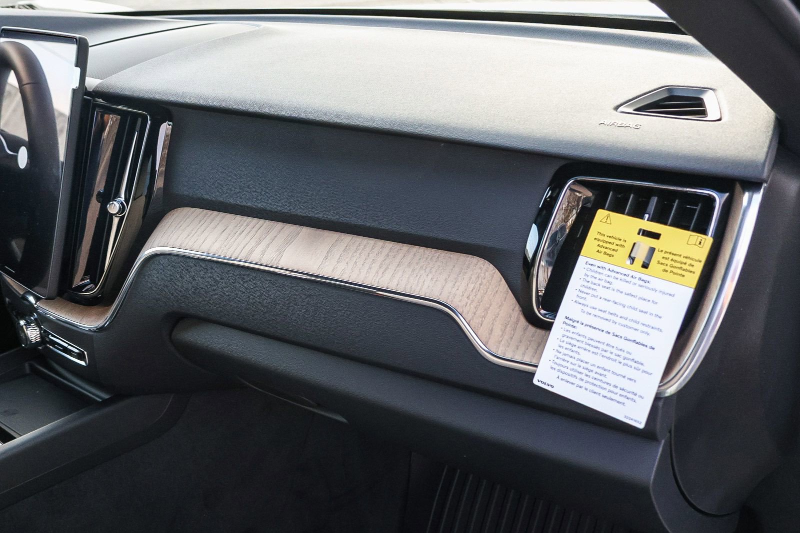 New 2026 Volvo XC60 B5 Plus w/ Climate Package image 18