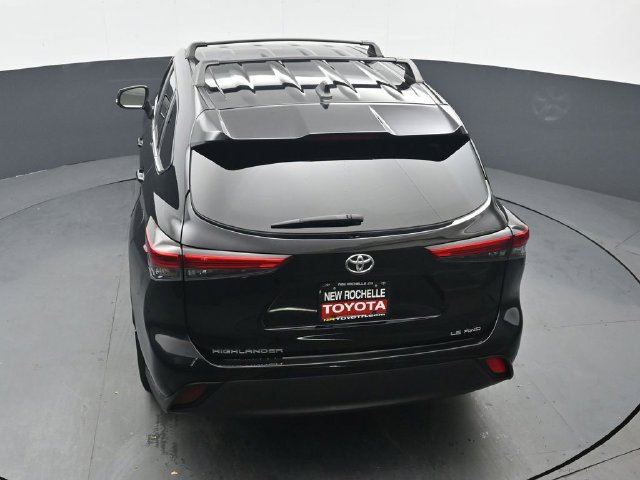 Used 2023 Toyota Highlander LE AWD/4WD image 40