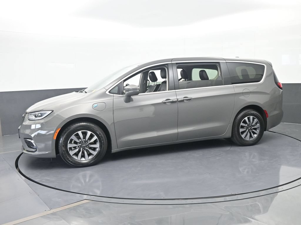 Used 2022 Chrysler Pacifica Touring-L FWD video 2