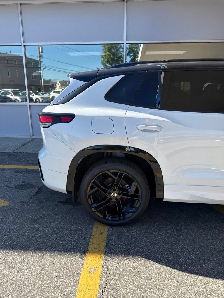 New 2026 Volkswagen Tiguan SE R-Line AWD/4WD image 8