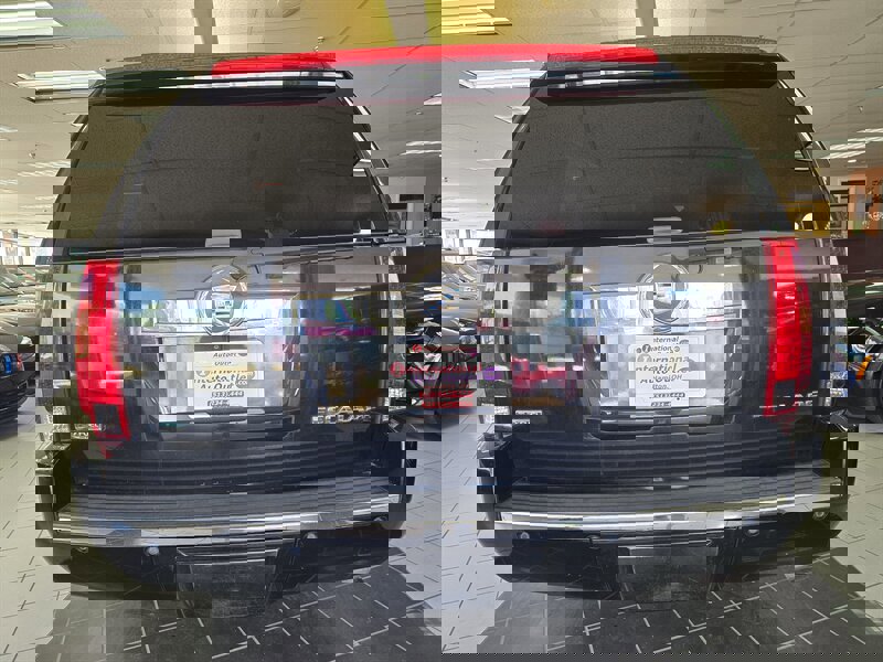 Used 2011 Cadillac Escalade ESV Luxury image 6