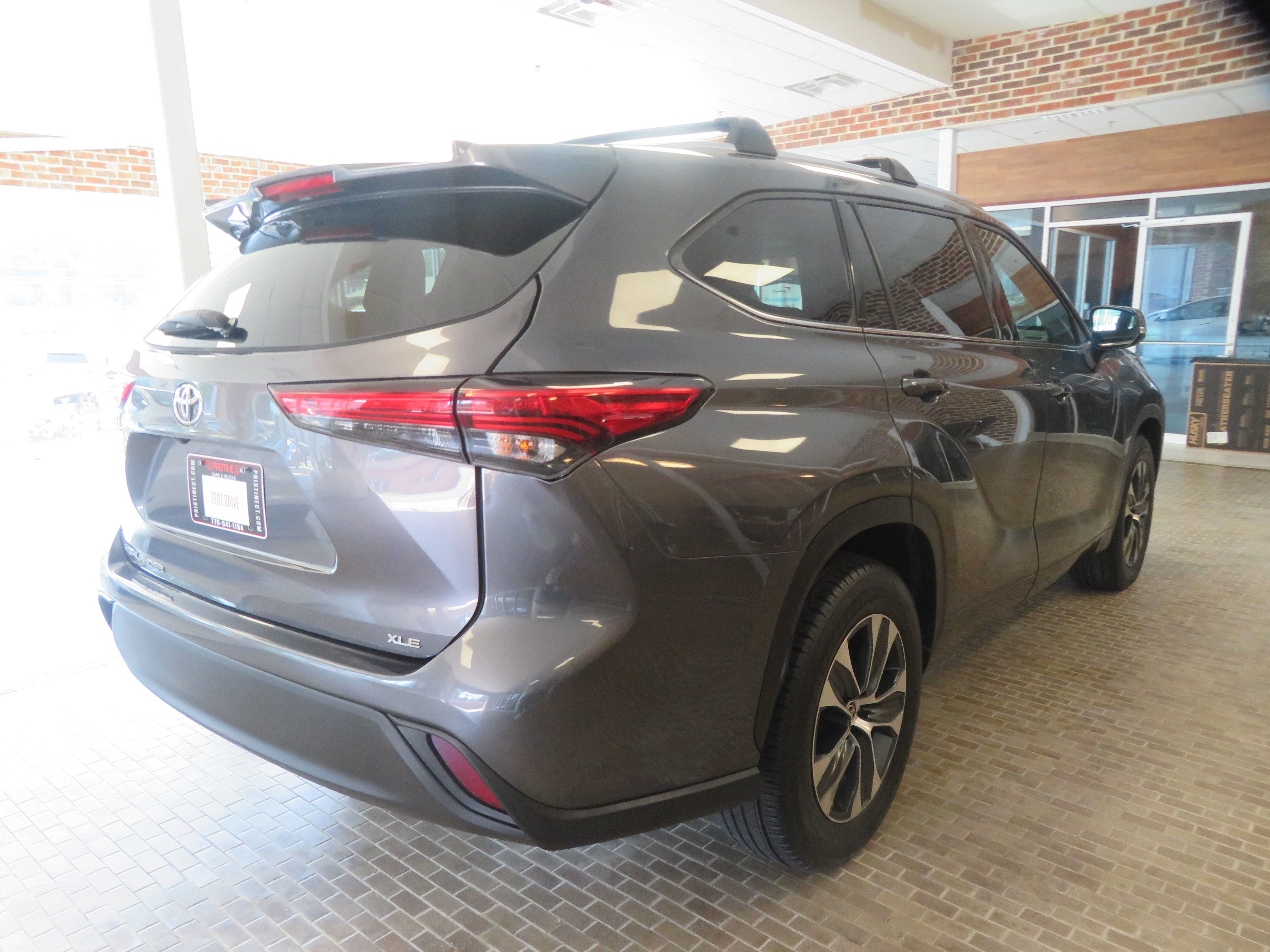 Used 2020 Toyota Highlander XLE FWD image 73