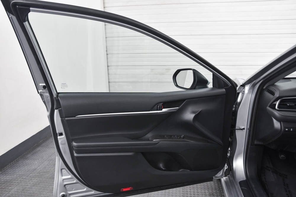 Used 2023 Toyota Camry SE image 10