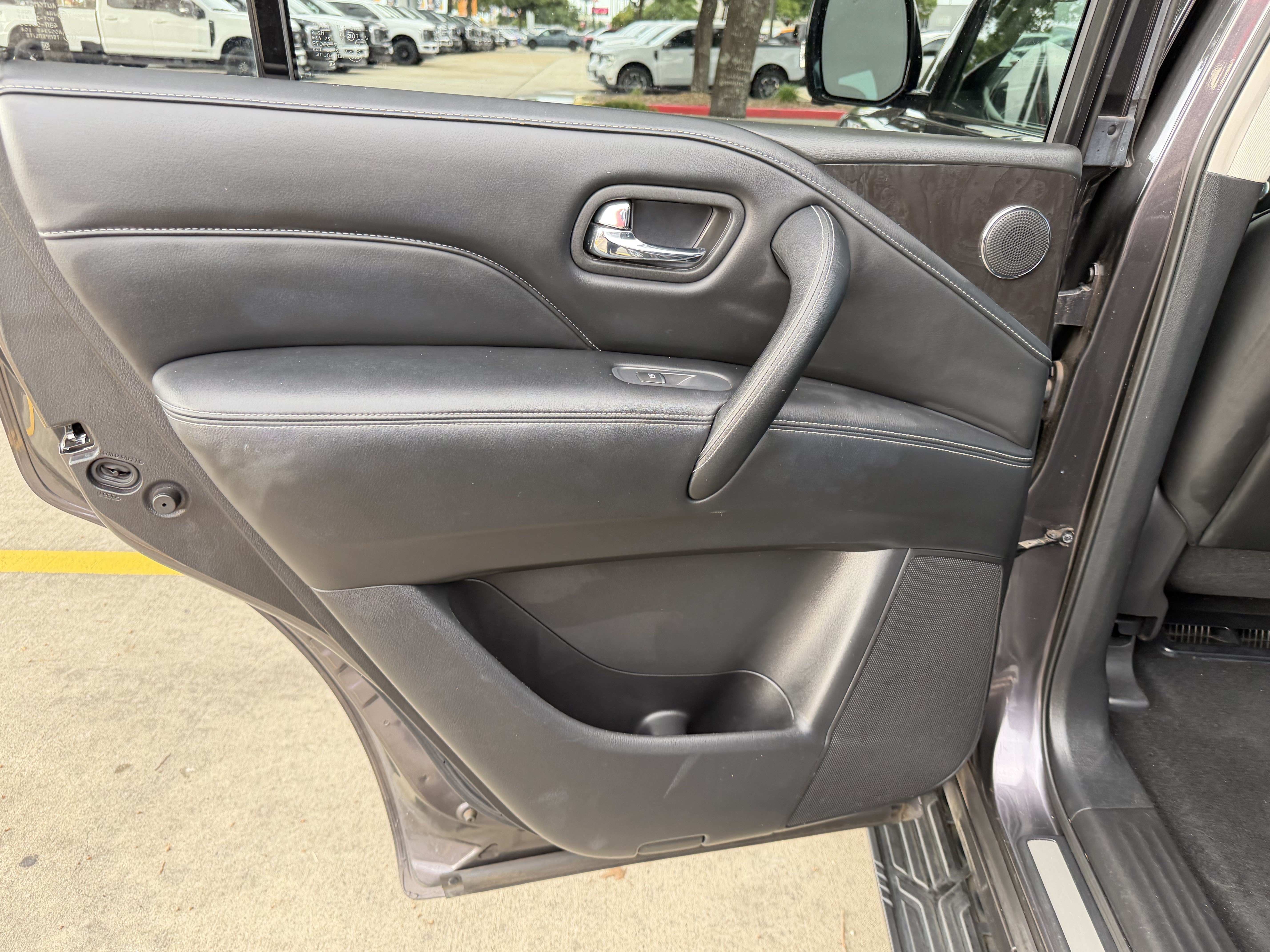 Used 2024 INFINITI QX80 Luxe AWD/4WD image 16