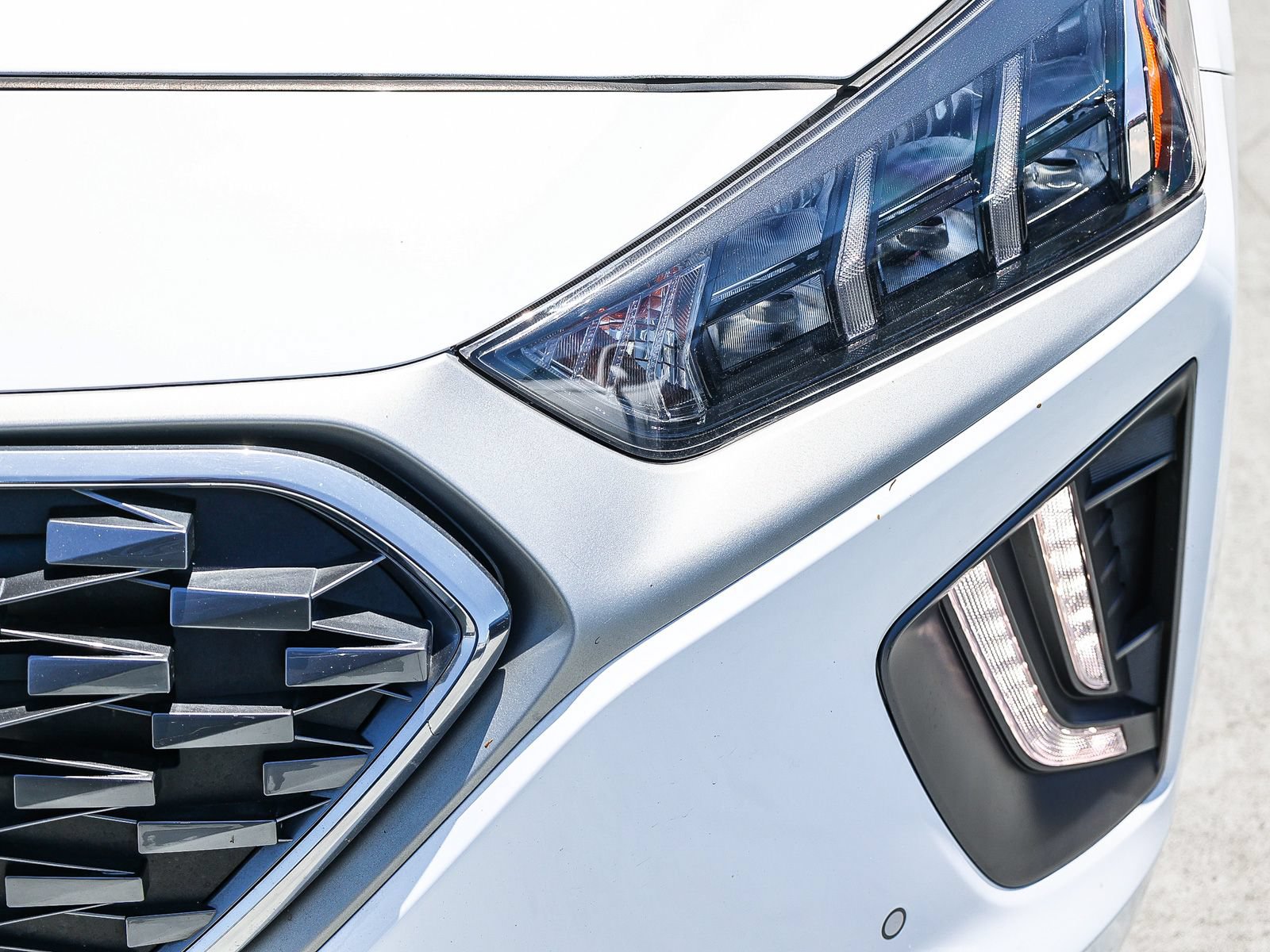Used 2020 Hyundai Ioniq Limited FWD image 10