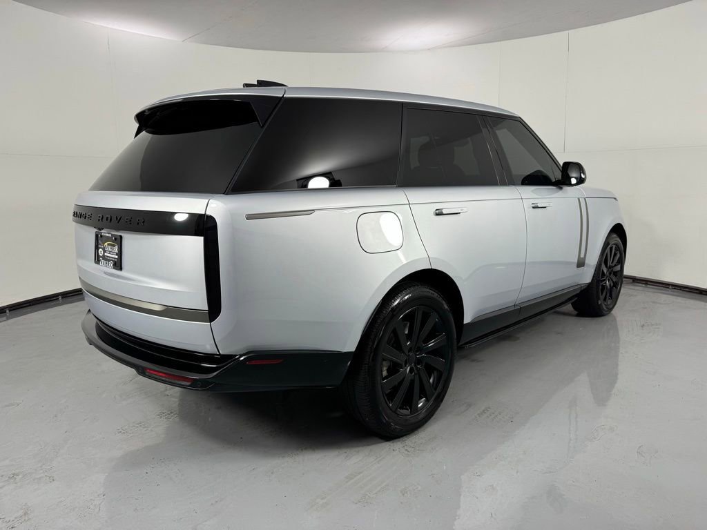 Used 2025 Land Rover Range Rover SE AWD/4WD image 6