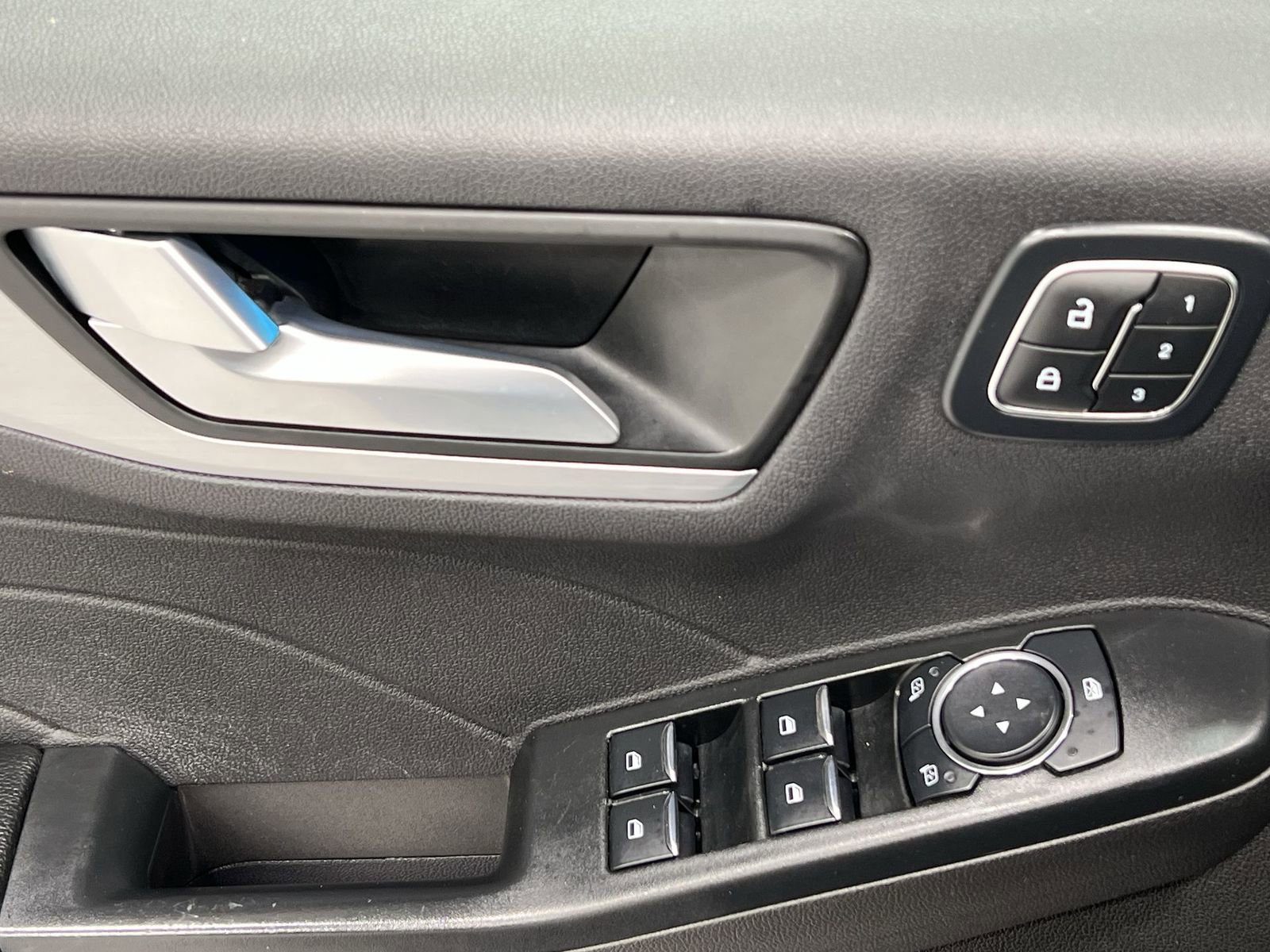 Used 2024 Ford Escape Platinum image 13