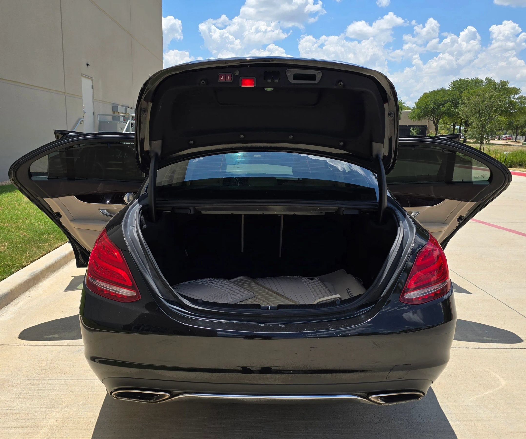 Used 2015 Mercedes-Benz C 300 Sedan image 11