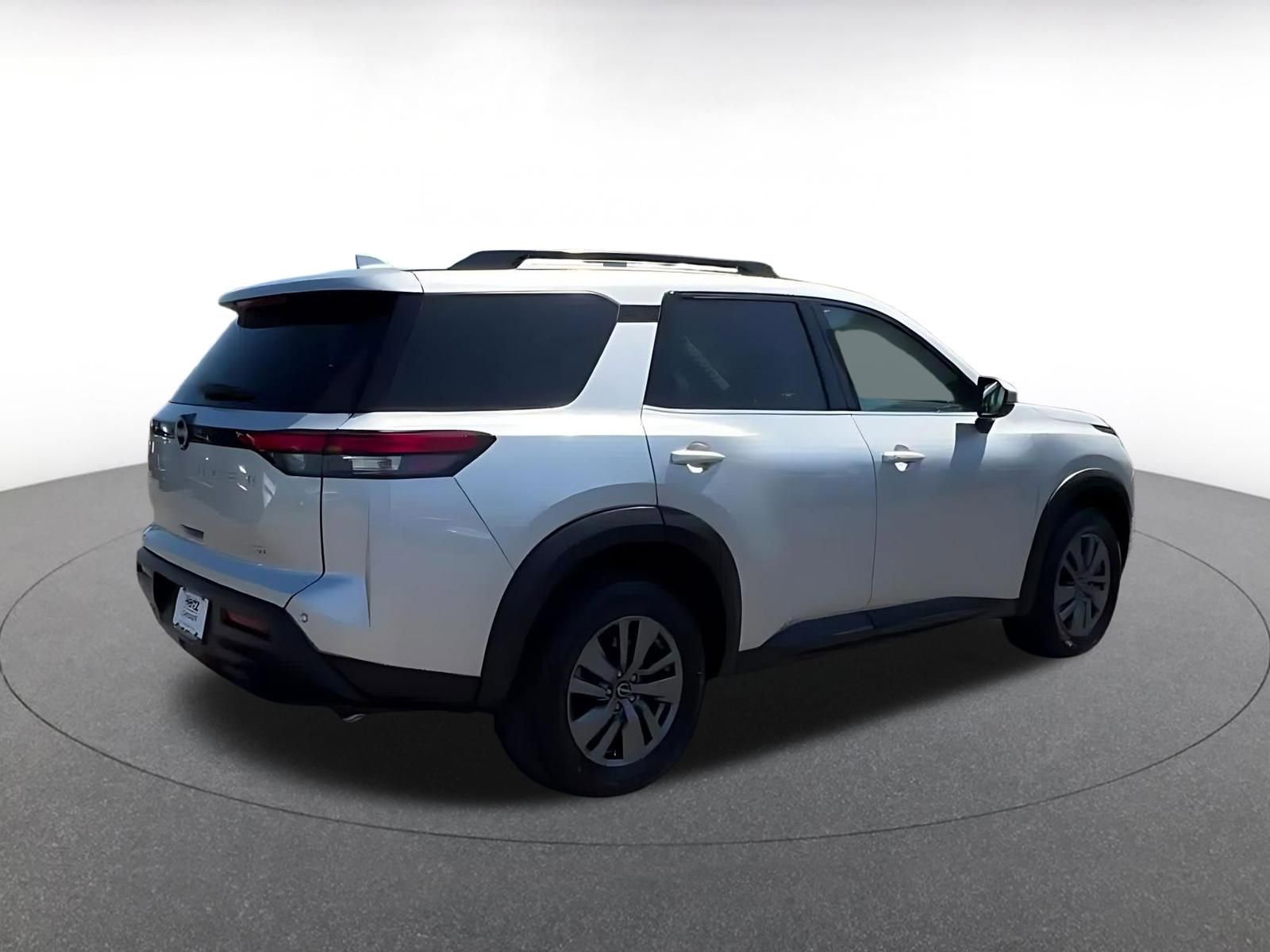 Used 2025 Nissan Pathfinder SV AWD/4WD image 15