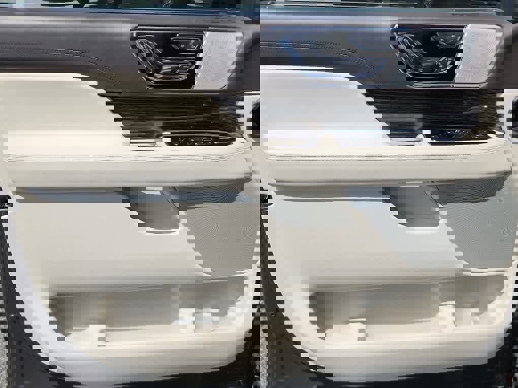 Used 2022 Lincoln Navigator Black Label image 11