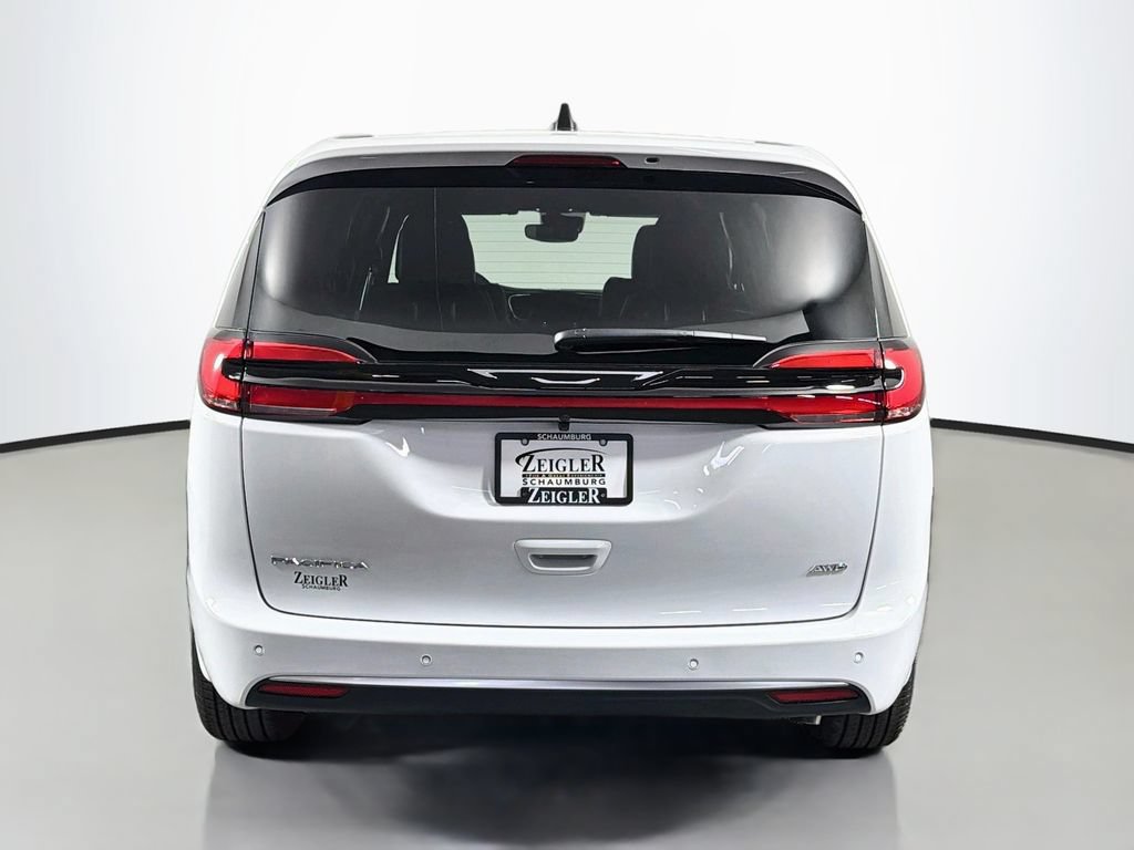New 2027 Chrysler Pacifica Select AWD/4WD image 6