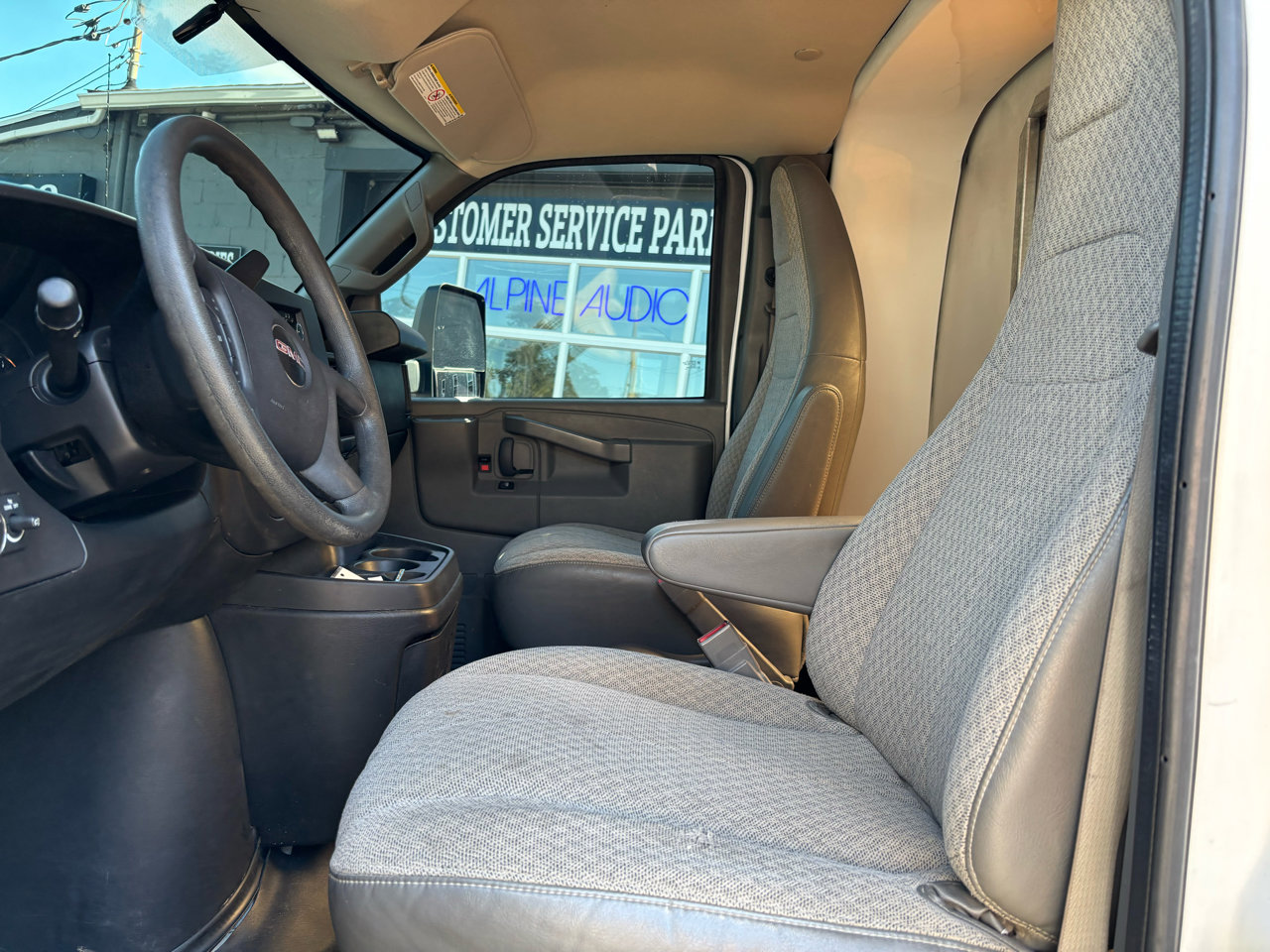 Used 2017 GMC Savana 3500 Extended image 12