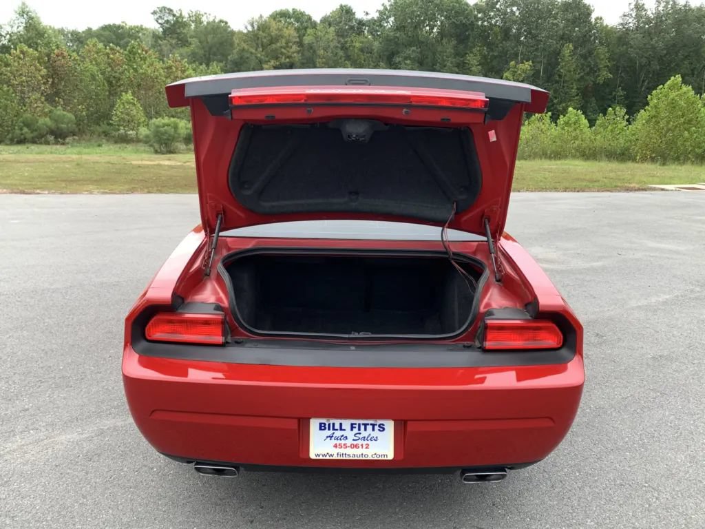 Used 2012 Dodge Challenger R/T RWD image 9