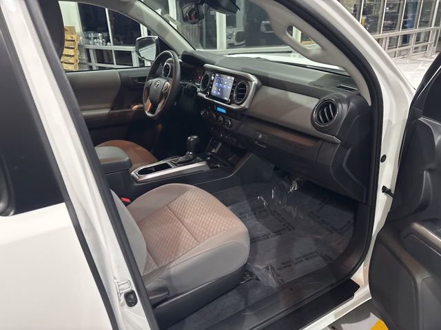 Used 2023 Toyota Tacoma SR5 w/ Technology Package image 33