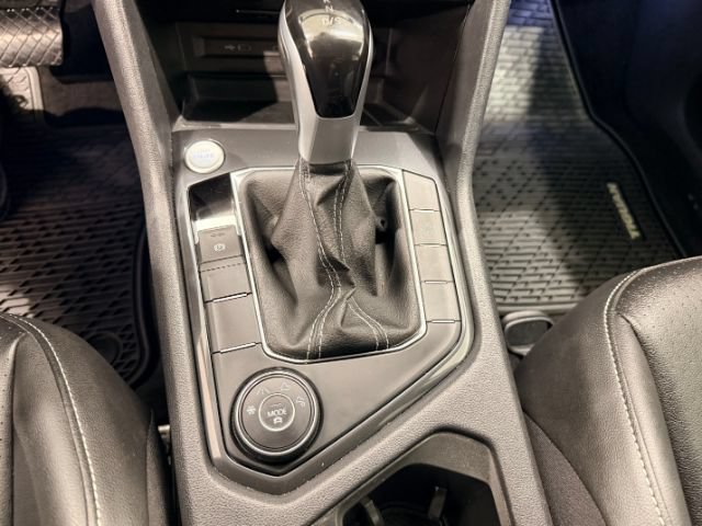 Used 2024 Volkswagen Tiguan SE AWD/4WD image 15
