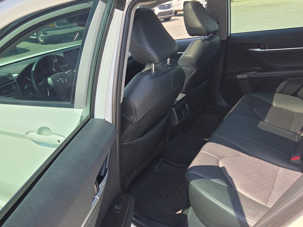 Used 2023 Toyota Camry XSE FWD image 5