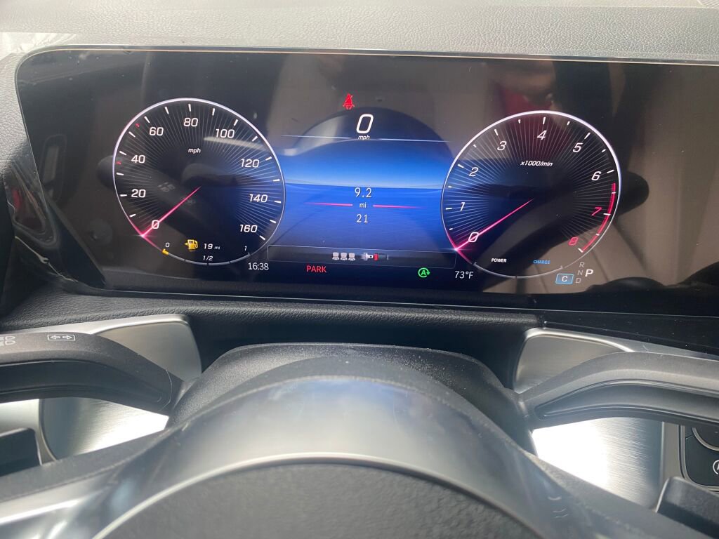 New 2025 Mercedes-Benz GLB 250 4MATIC image 9