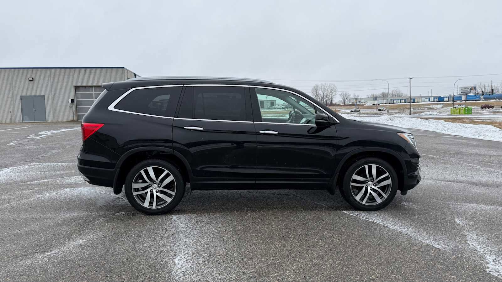 Used 2017 Honda Pilot Elite image 3