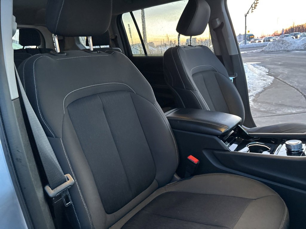 Used 2023 Jeep Grand Cherokee L Laredo image 30