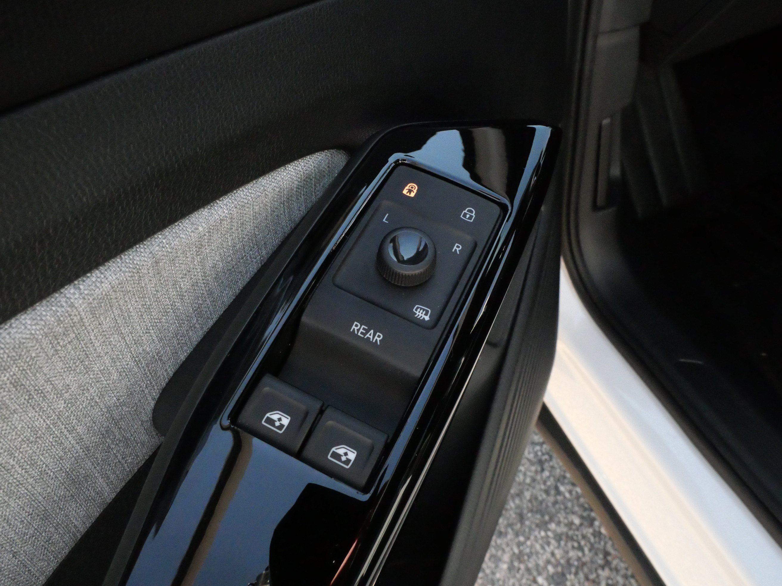 Certified 2024 Volkswagen ID.4 Pro AWD/4WD image 19