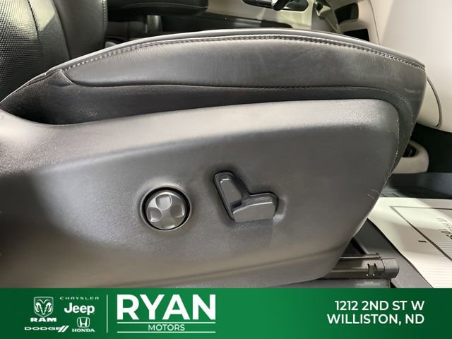 Used 2020 Chrysler Pacifica Limited image 36