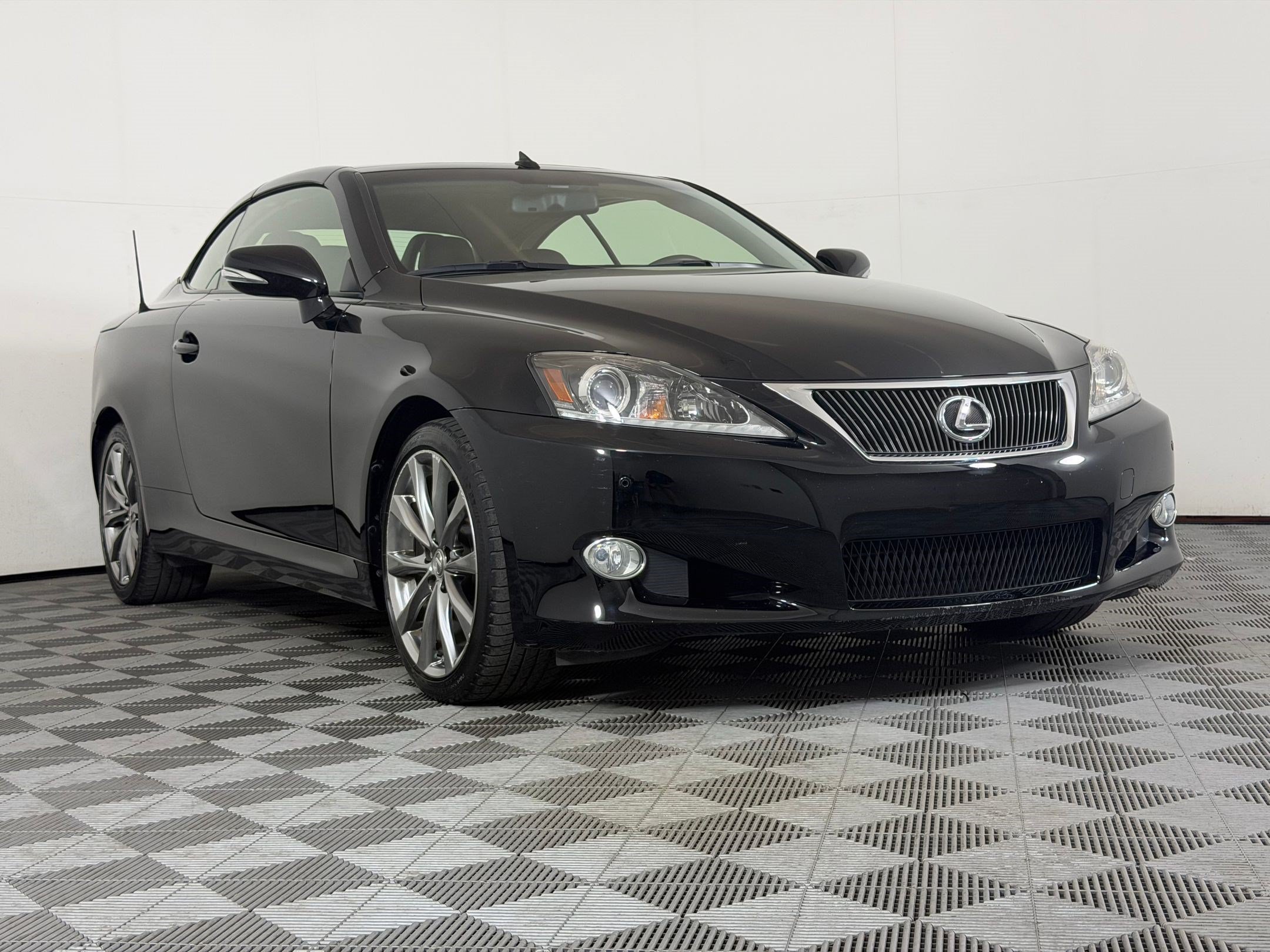 Used 2014 Lexus IS 250C w/ Luxury Package RWD image 7