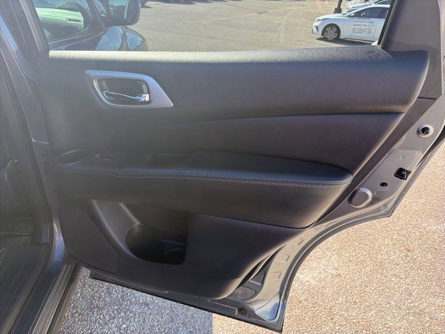 Used 2019 Nissan Pathfinder SV image 17