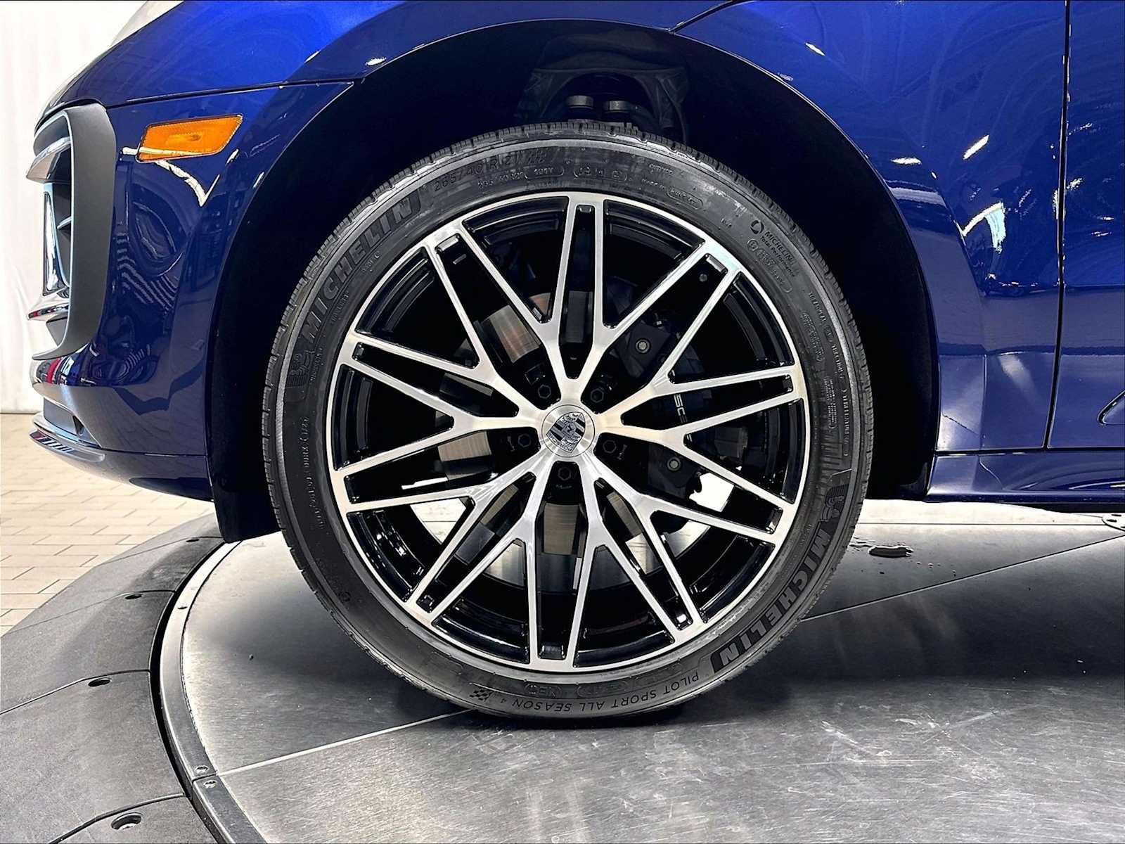 Used 2026 Porsche Macan AWD/4WD image 13