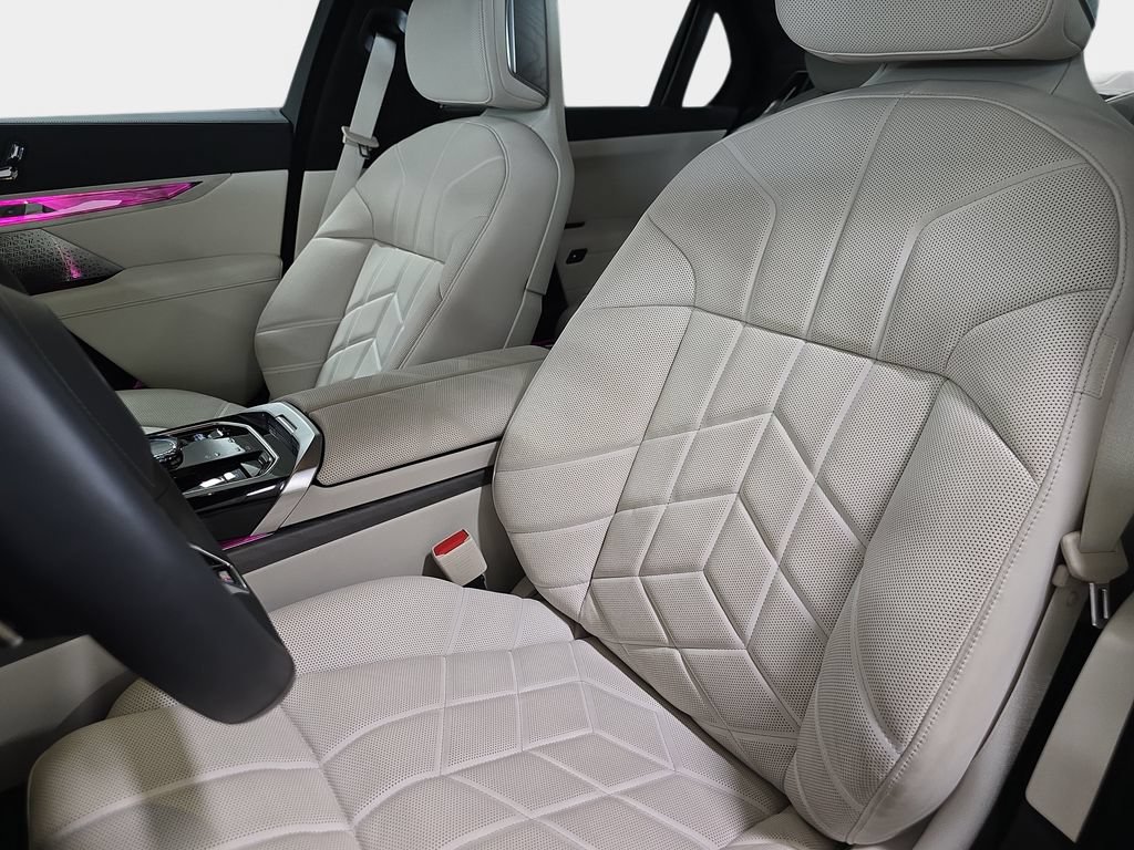 Used 2026 BMW 740i w/ Executive Package RWD image 17